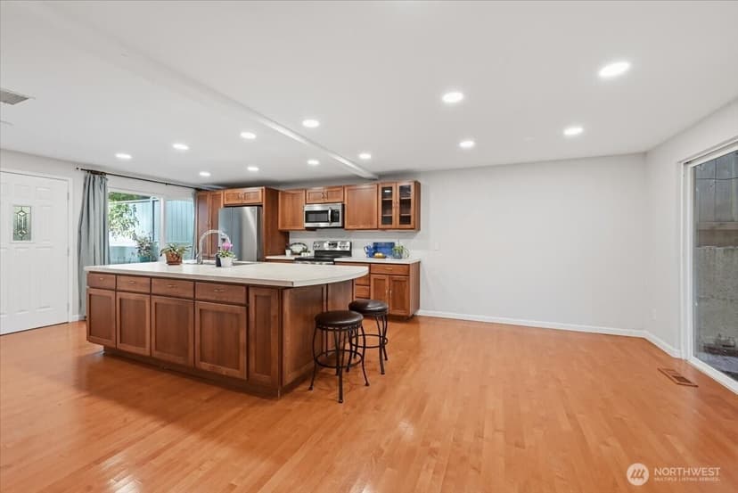 Property photo for 1604 Aberdeen Court SE, Renton photo 9