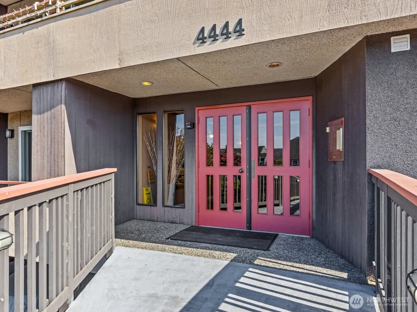 Property photo for 4444 44th Avenue SW #B01, Seattle photo 22