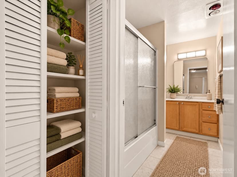 Property photo for 4444 44th Avenue SW #B01, Seattle photo 13