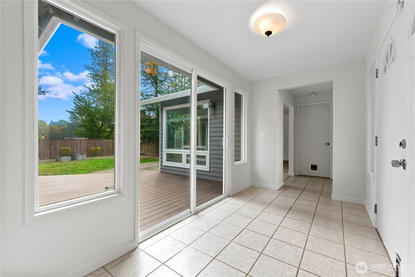 Property photo for 16014 132nd Place SE, Renton photo 3