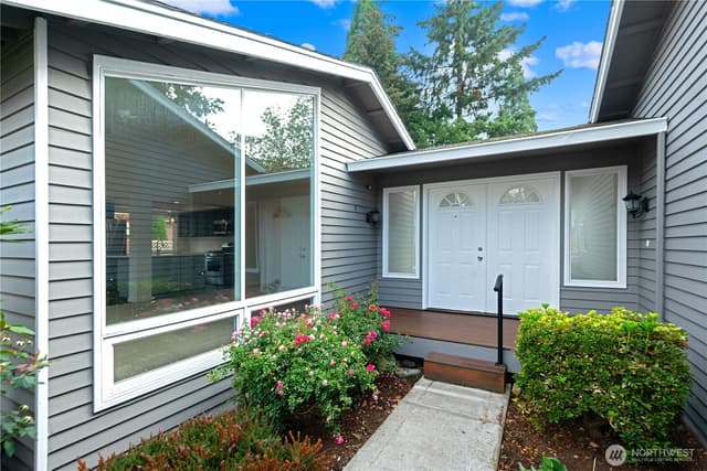Property photo for 16014 132nd Place SE, Renton photo 2