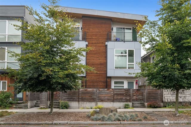 Property photo for 122 17th Avenue E #B, Seattle photo 3