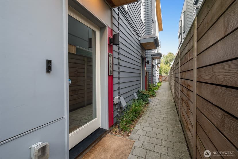 Property photo for 122 17th Avenue E #B, Seattle photo 6