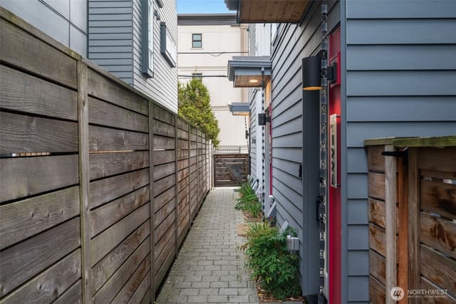 Property photo for 122 17th Avenue E #B, Seattle photo 5