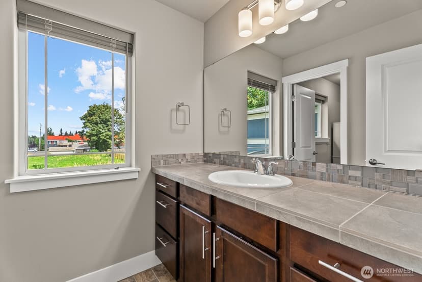 Property photo for 35703 20th Avenue SW, Federal Way photo 12