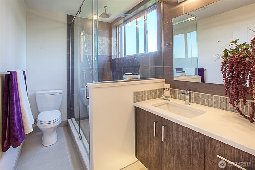 Property photo for 7531 Brooklyn Avenue NE, Seattle photo 9
