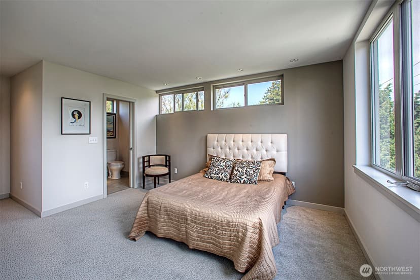 Property photo for 7531 Brooklyn Avenue NE, Seattle photo 10