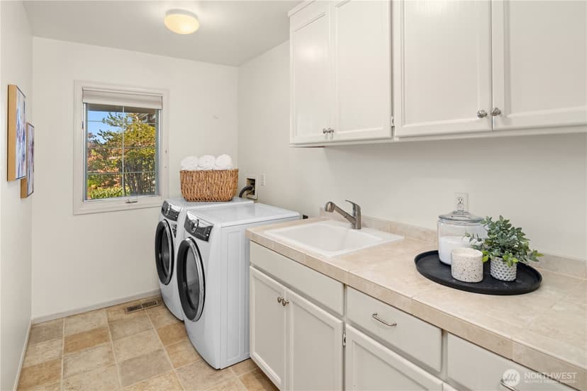 Property photo for 4658 225th Avenue SE, Sammamish photo 15