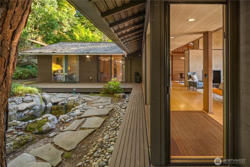 Property photo for 4429 Forest Avenue SE, Mercer Island photo 2