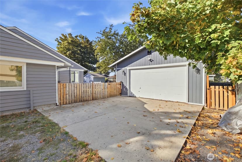 Property photo for 1305 S 118th Street, Tacoma photo 24