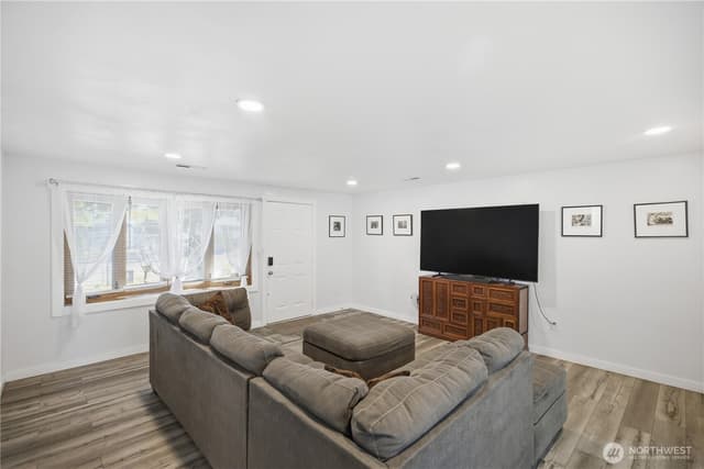 Property photo for 1305 S 118th Street, Tacoma photo 5