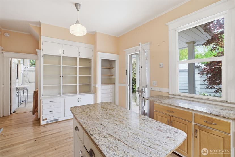 Property photo for 6238 Woodlawn Avenue N, Seattle photo 12