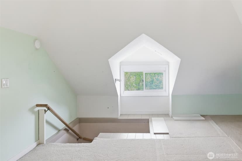 Property photo for 6238 Woodlawn Avenue N, Seattle photo 24