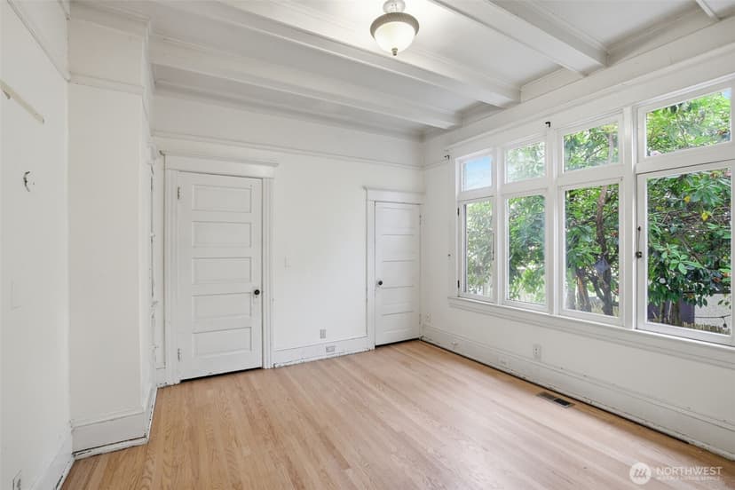 Property photo for 6238 Woodlawn Avenue N, Seattle photo 14