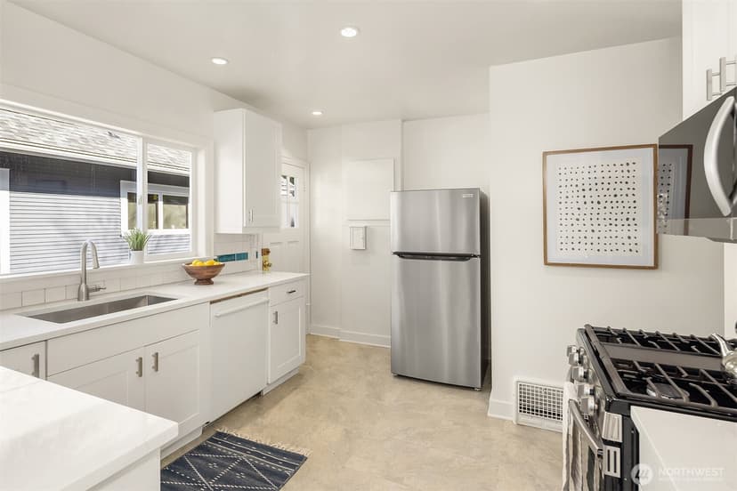 Property photo for 6512 16th Avenue NE, Seattle photo 13