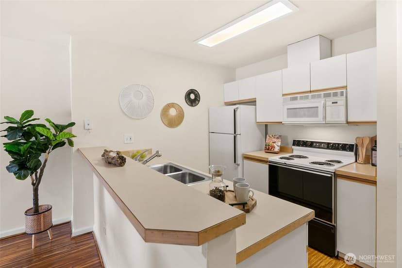 Property photo for 9750 Greenwood Avenue N #203, Seattle photo 7