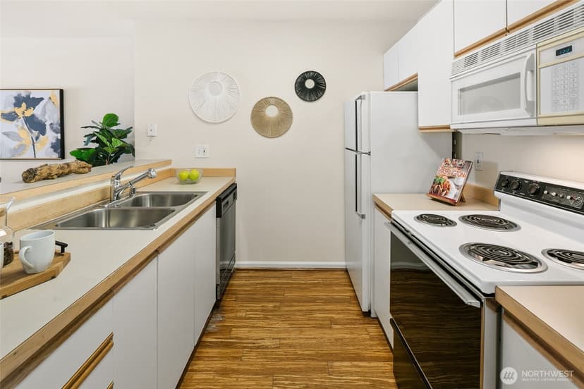 Property photo for 9750 Greenwood Avenue N #203, Seattle photo 8