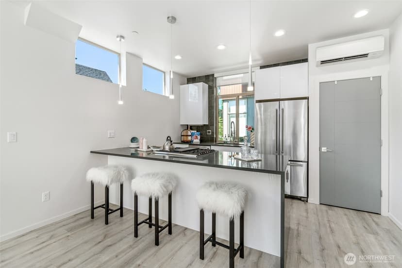 Property photo for 6747 15th Avenue NW, Seattle photo 10