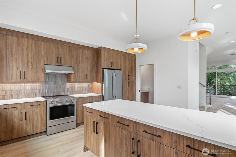 Property photo for 1216 B NE 103rd Street, Seattle photo 4