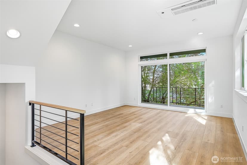 Property photo for 1216 B NE 103rd Street, Seattle photo 5