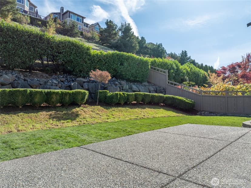 Property photo for 1726 28th Avenue NE, Issaquah photo 31