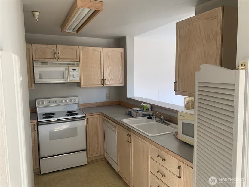 Property photo for 949 Aberdeen Avenue NE #B305, Renton photo 12