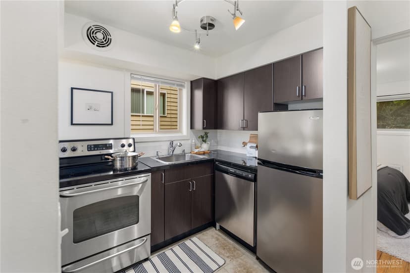Property photo for 7106 California Avenue SW #101, Seattle photo 9