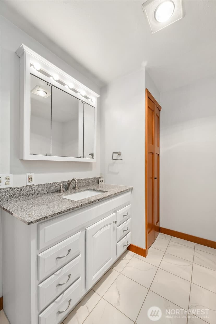 Property photo for 550 Aloha Street #201, Seattle photo 6