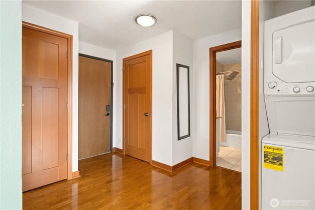 Property photo for 550 Aloha Street #201, Seattle photo 4