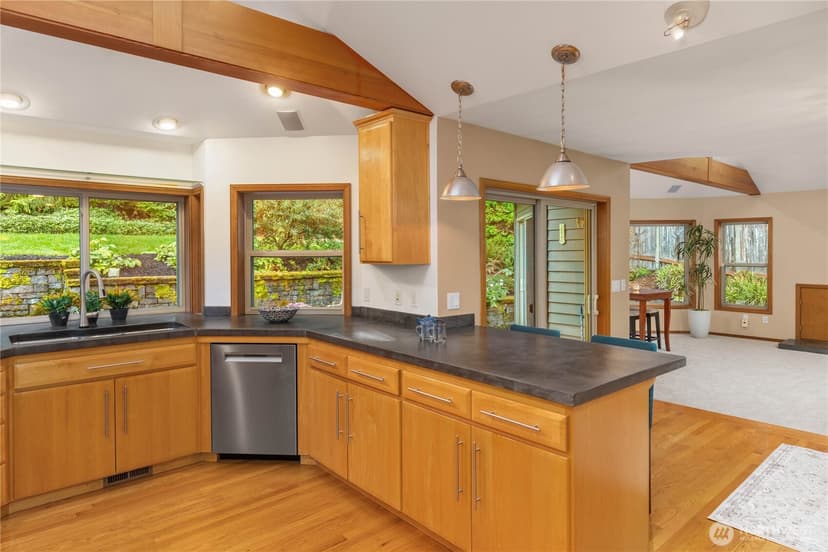 Property photo for 2235 Squak Mountain Loop SW, Issaquah photo 14