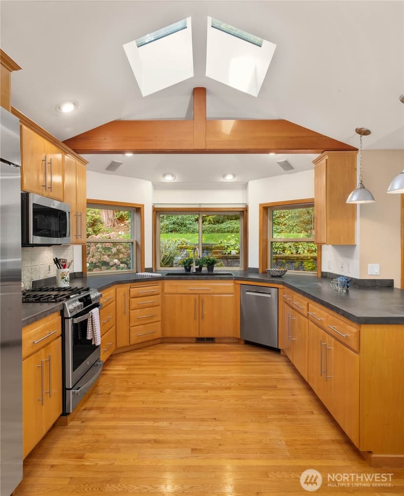 Property photo for 2235 Squak Mountain Loop SW, Issaquah photo 12