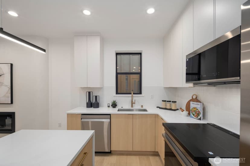 Property photo for 9024 Corliss Avenue N #B, Seattle photo 6