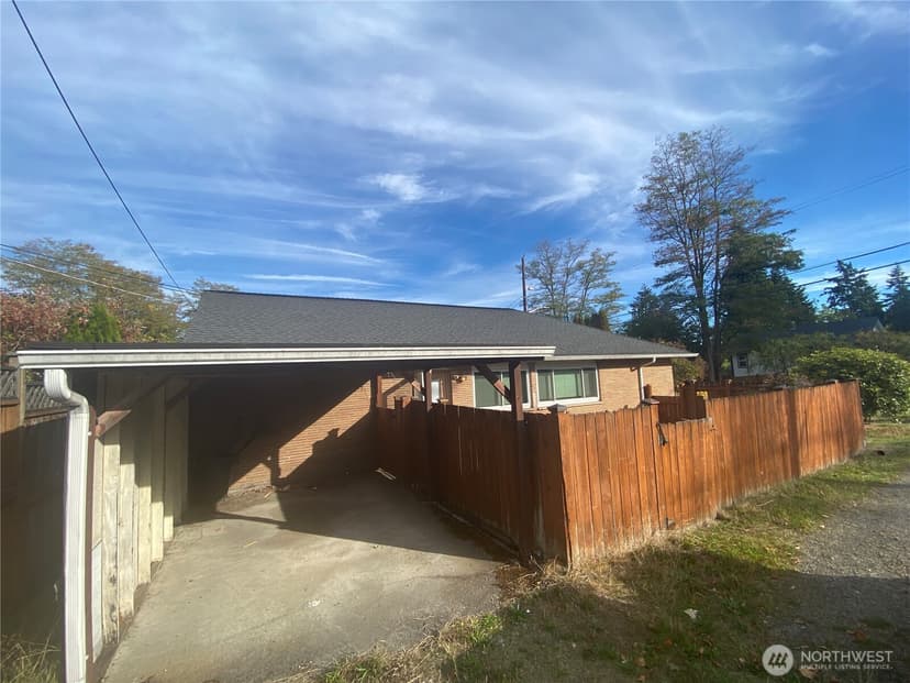 Property photo for 700 N 117th Street, Seattle photo 2