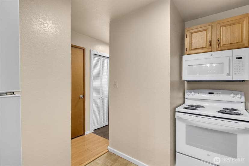 Property photo for 3024 NE 143rd Street #103, Seattle photo 14