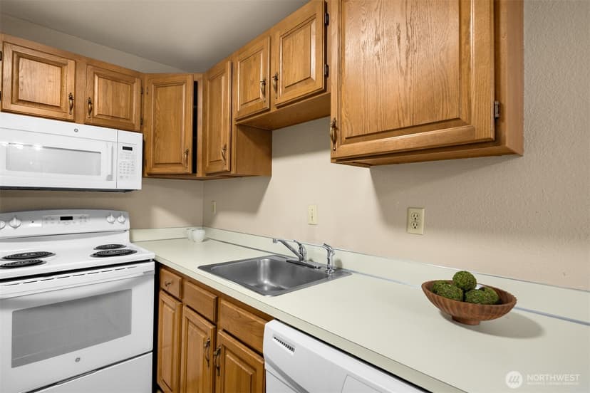 Property photo for 3024 NE 143rd Street #103, Seattle photo 13
