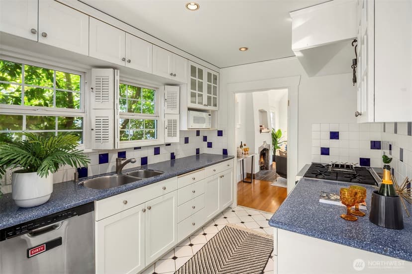 Property photo for 2611 24th Avenue E, Seattle photo 14