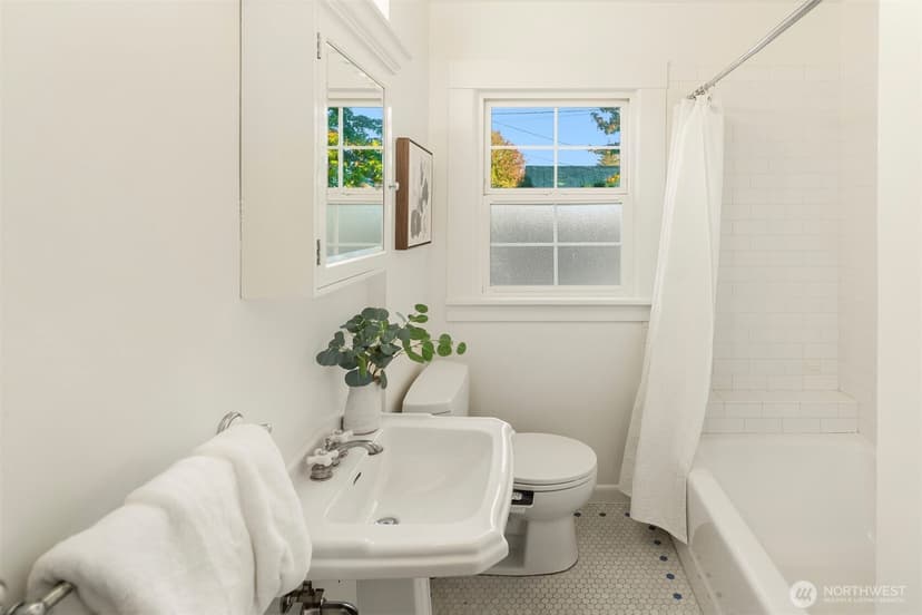 Property photo for 2611 24th Avenue E, Seattle photo 17