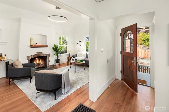 Property photo for 2611 24th Avenue E, Seattle photo 4