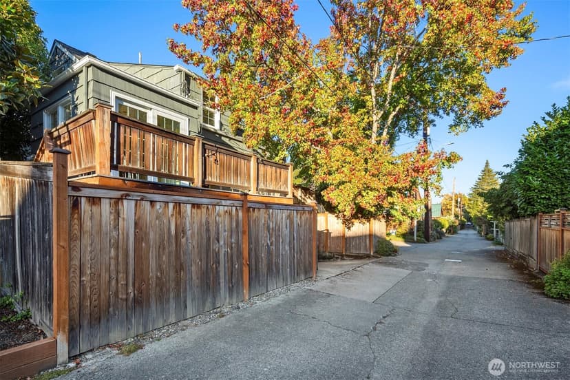 Property photo for 2611 24th Avenue E, Seattle photo 32