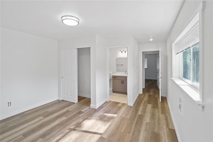 Property photo for 11818 14th Avenue S, Seattle photo 20