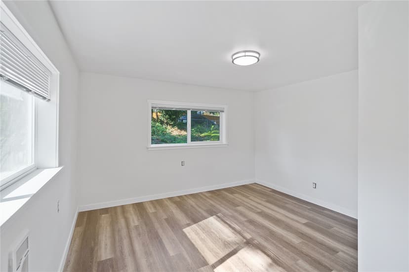 Property photo for 11818 14th Avenue S, Seattle photo 18