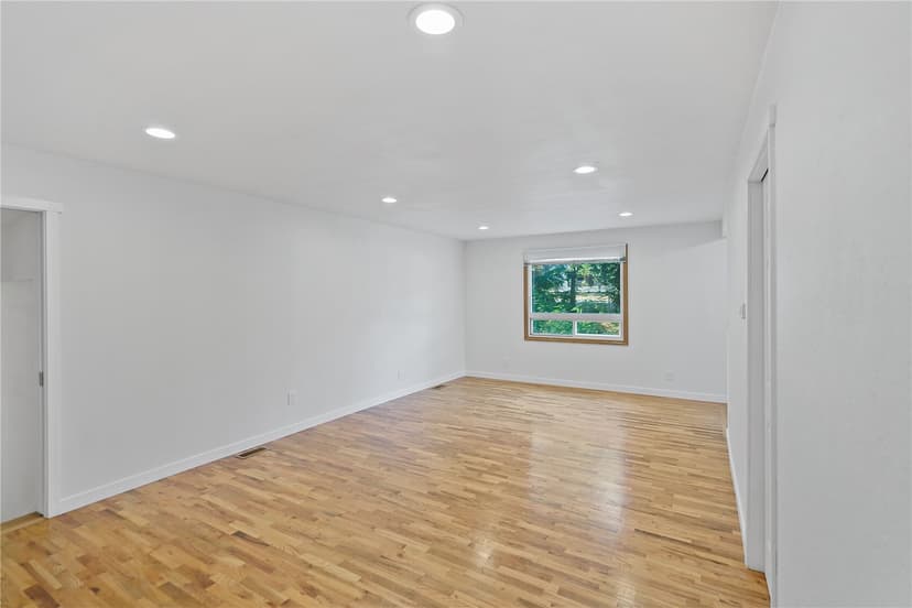 Property photo for 11818 14th Avenue S, Seattle photo 15