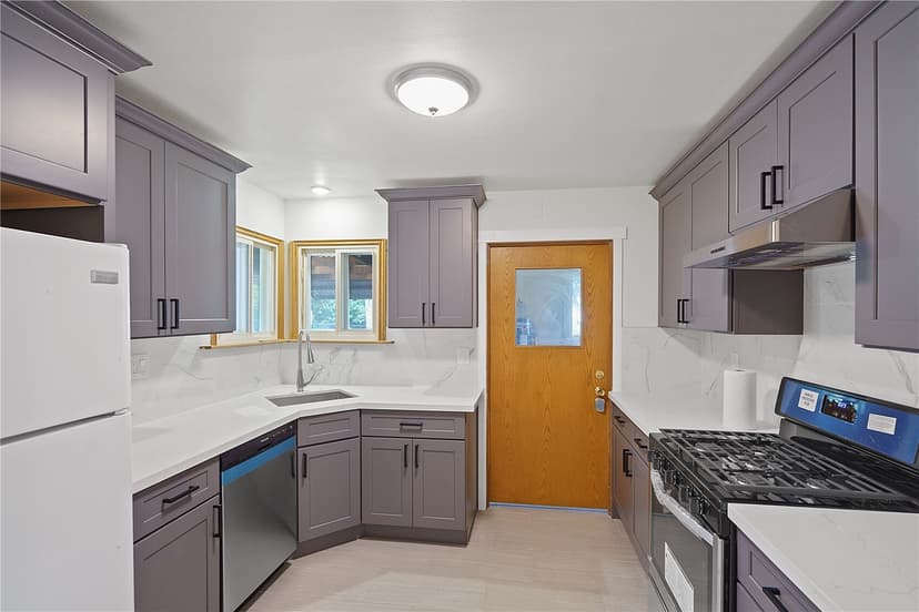 Property photo for 11818 14th Avenue S, Seattle photo 6
