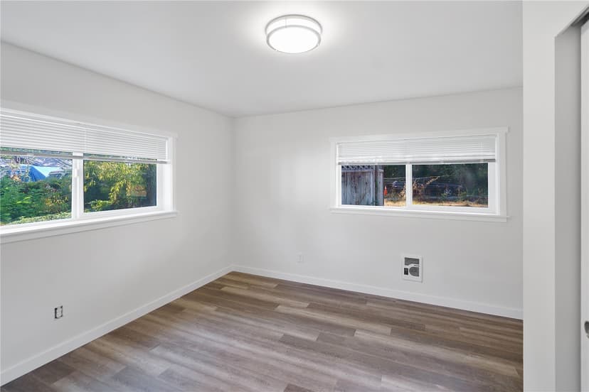 Property photo for 11818 14th Avenue S, Seattle photo 23