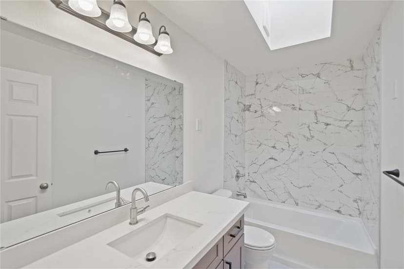 Property photo for 11818 14th Avenue S, Seattle photo 16