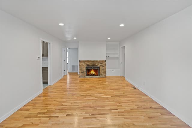 Property photo for 11818 14th Avenue S, Seattle photo 5