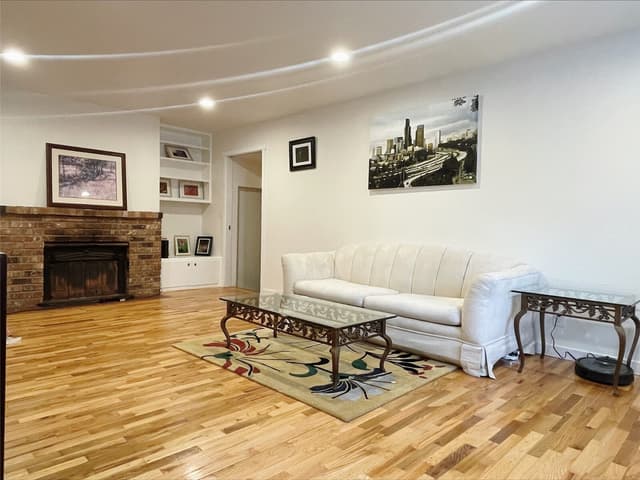 Property photo for 11818 14th Avenue S, Seattle photo 4