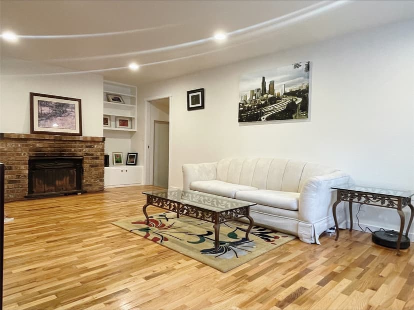 Property photo for 11818 14th Avenue S, Seattle photo 4