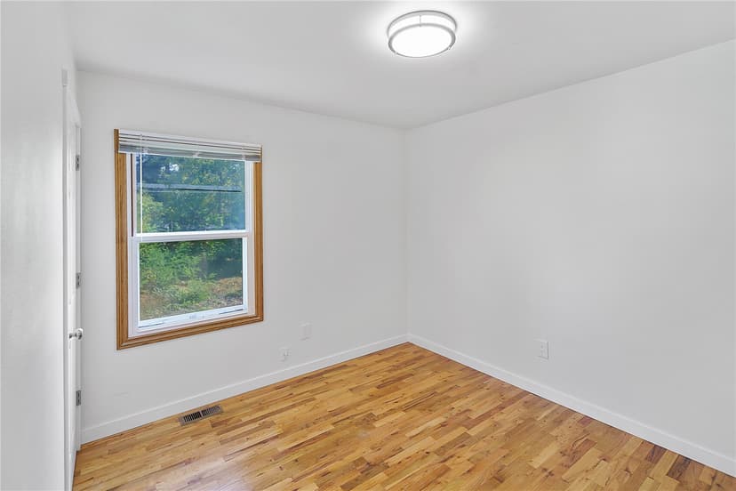 Property photo for 11818 14th Avenue S, Seattle photo 14