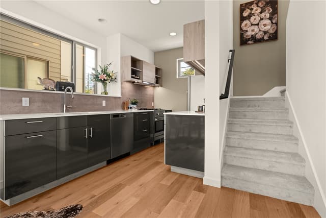 Property photo for 4052 30th Avenue SW, Seattle photo 5